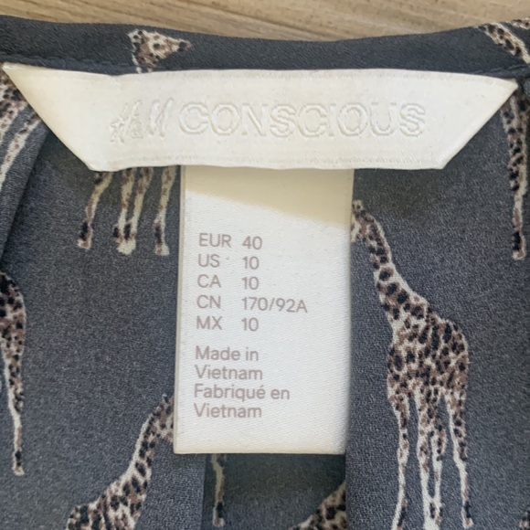 H&M size 10 Giraffe print top - Picture 3 of 3